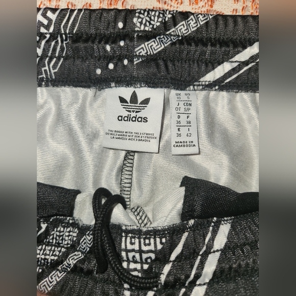 Adidas pants, black and white pattern, size small - Picture 3 of 3